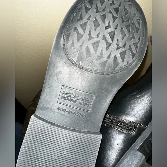 Micheal Kors leather winter boots - Picture 9 of 9